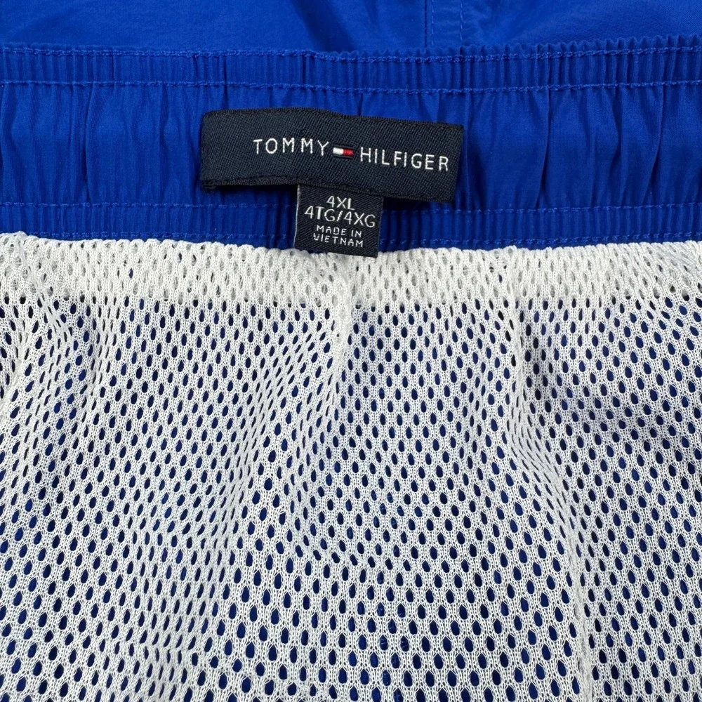 Tommy Hilfiger *orders ship